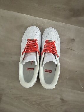 Supreme x Nike White Low-Top Sneakers